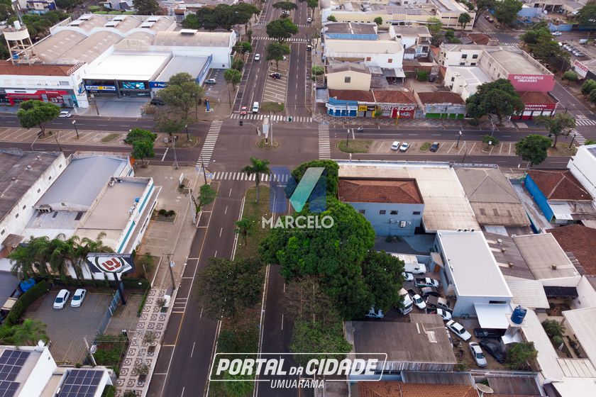 Sal&atilde;o Comercial &agrave; venda - 1470m&sup2; - Zona I