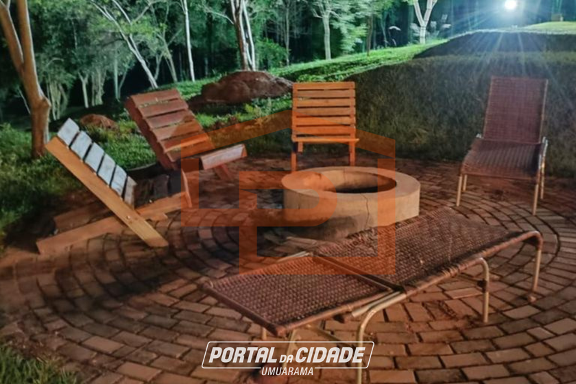 Ch&aacute;cara &agrave; venda - 5400m&sup2; - Zona Rural