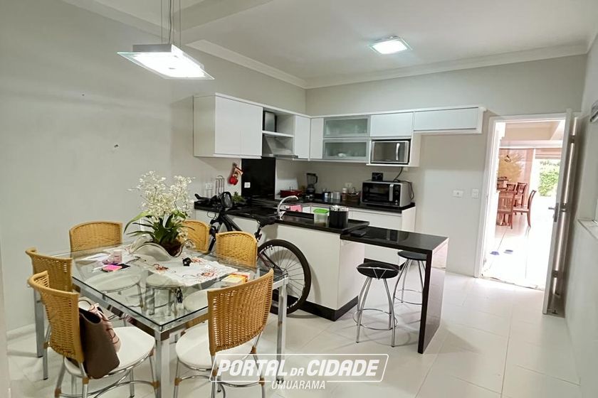 Sobrado &agrave; venda - 321m&sup2; - Zona VI