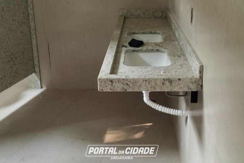 Sal&atilde;o Comercial &agrave; venda - 640m&sup2; - Zona Armazem