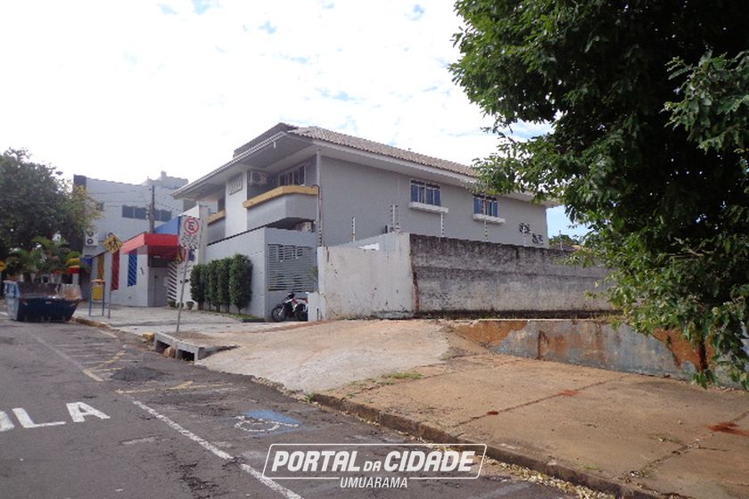Terreno &agrave; venda - 1631m&sup2; - Zona 1