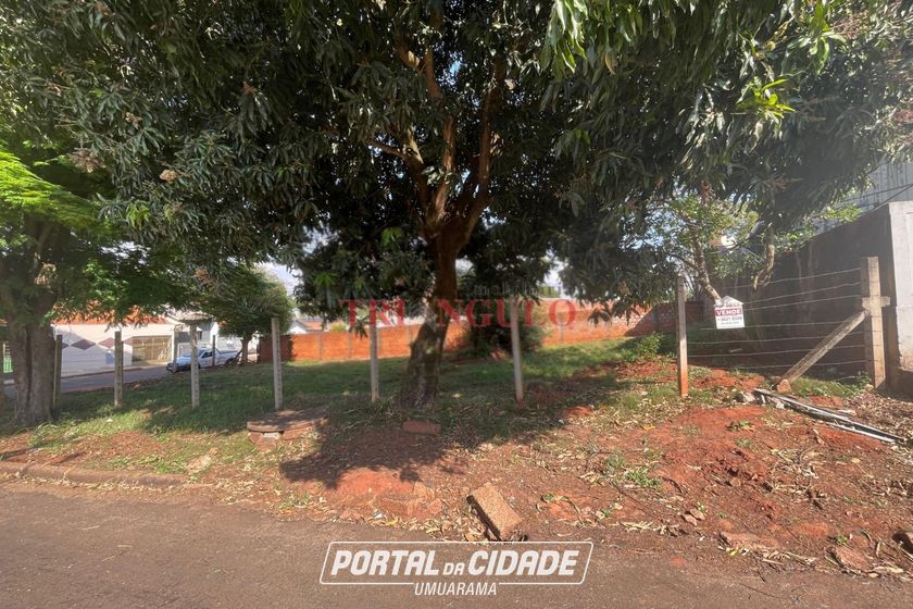 Terreno &agrave; venda - 305m&sup2; - CENTRO