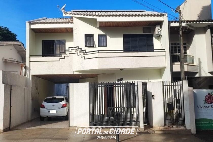 Sobrado &agrave; venda - 232m&sup2; - Zona 2