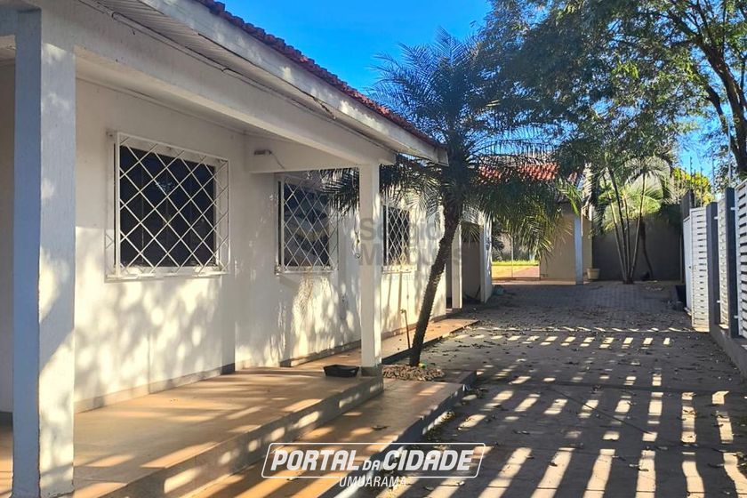 Casa &agrave; venda - 675m&sup2; - Centro