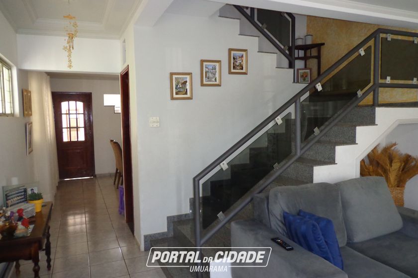 Sobrado &agrave; venda - 247m&sup2; - Zona 2