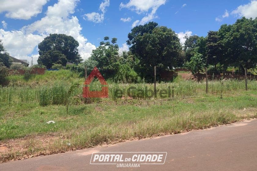 Terreno &agrave; venda - 600m&sup2; - Centro