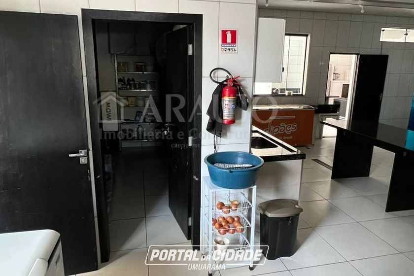 Sobrado &agrave; venda - 600m&sup2; - Centro