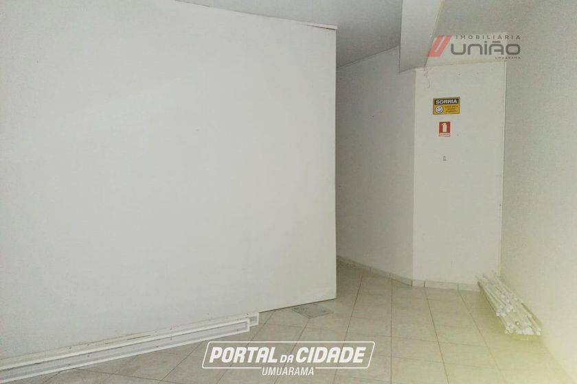 Sal&atilde;o Comercial para alugar - 245m&sup2; - Centro