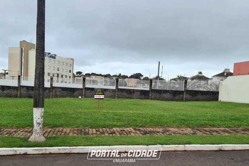 Terreno &agrave; venda - 610m&sup2; - Zona III