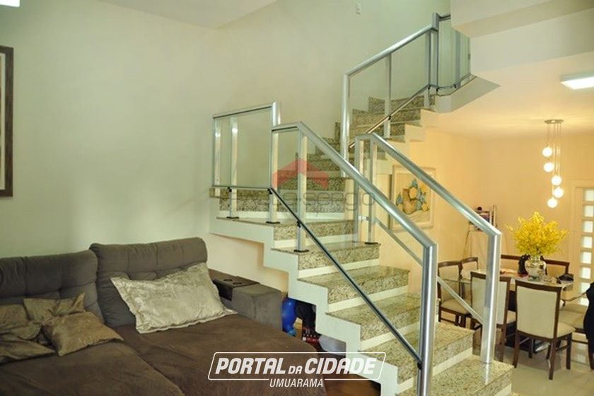 Sobrado &agrave; venda - 218m&sup2; - Zona II