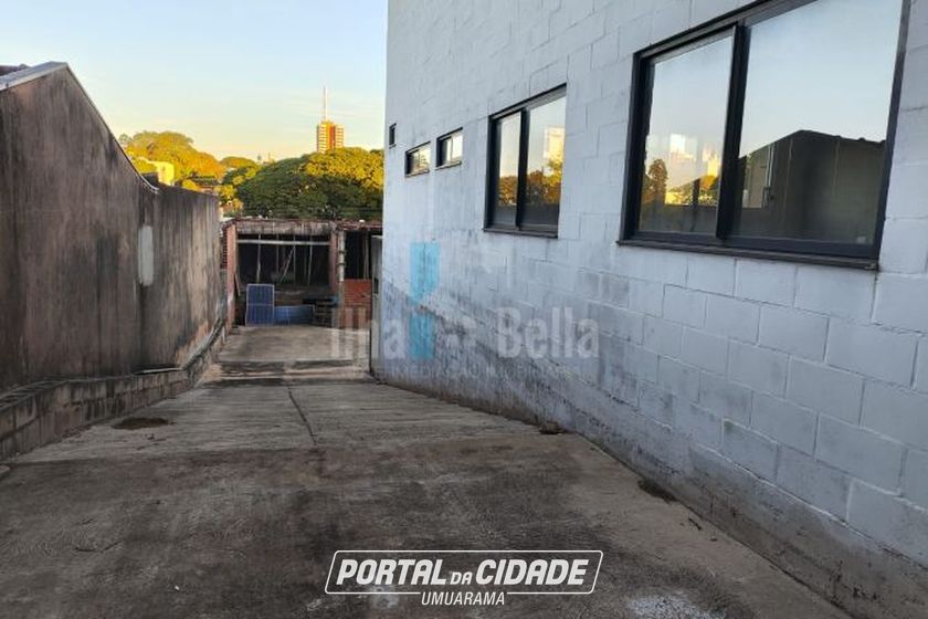 Sal&atilde;o Comercial &agrave; venda - Zona III