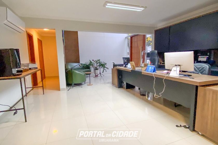 Sala Comercial &agrave; venda - 241m&sup2; - Zona I