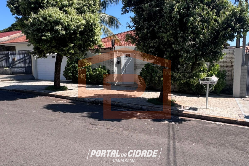 Casa &agrave; venda - 420m&sup2; - Zona I