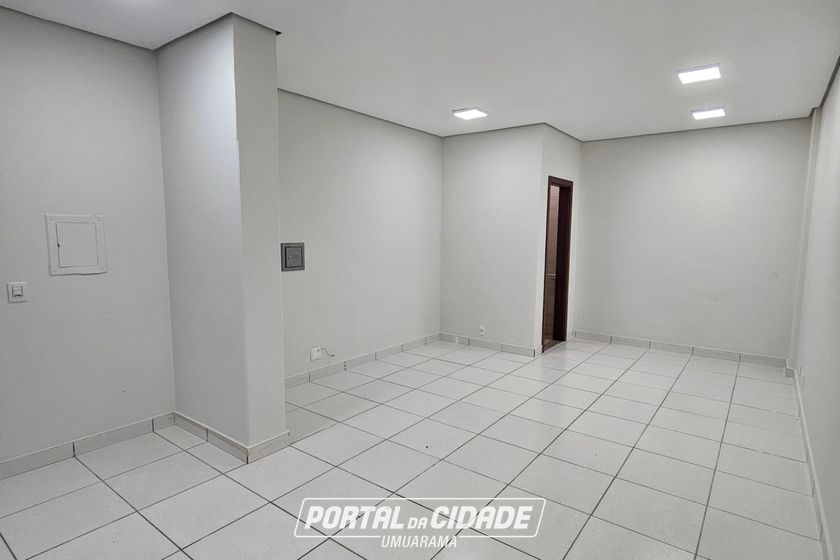 Sal&atilde;o Comercial &agrave; venda - Zona I
