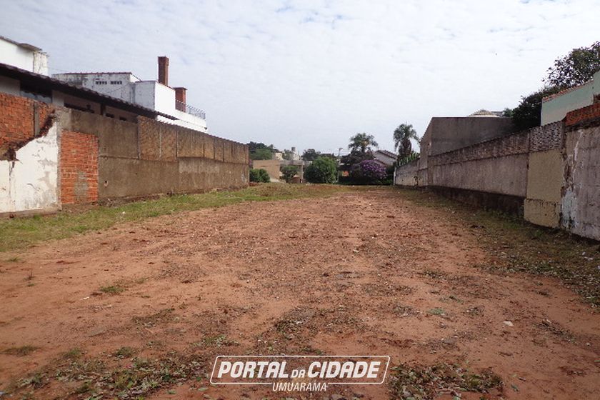Terreno &agrave; venda - 1631m&sup2; - Zona 1