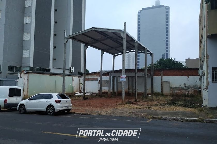 Sal&atilde;o Comercial &agrave; venda - 1090m&sup2; - Zona III