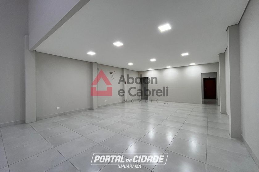 Sal&atilde;o Comercial para alugar - 800m&sup2; - Zona III