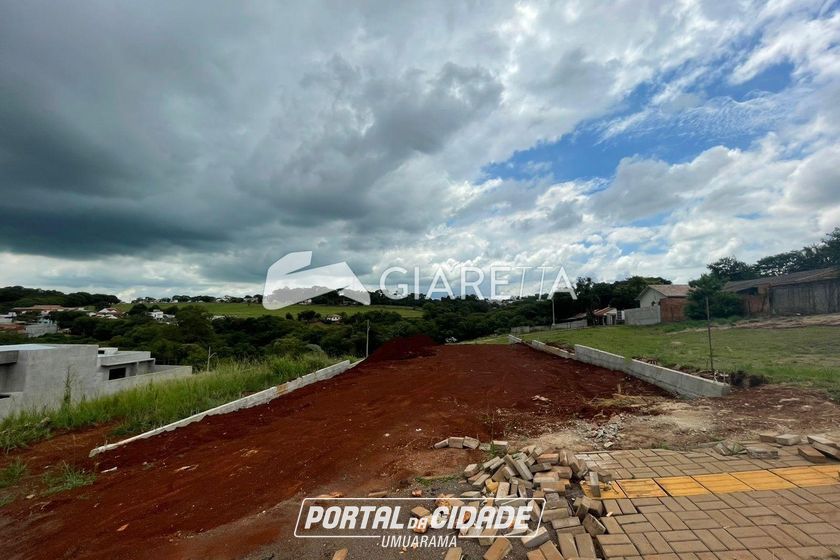 Terreno &agrave; venda - 360m&sup2; - CENTRO