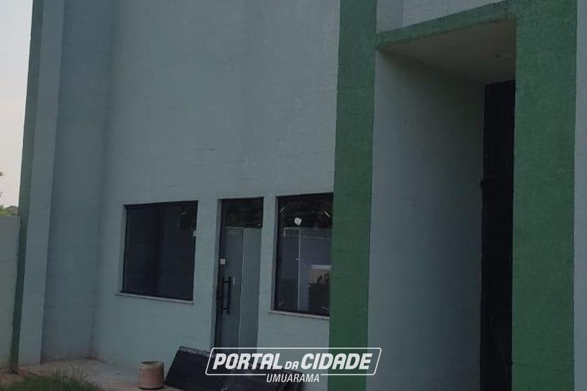 Sal&atilde;o Comercial &agrave; venda - 640m&sup2; - Zona Armazem