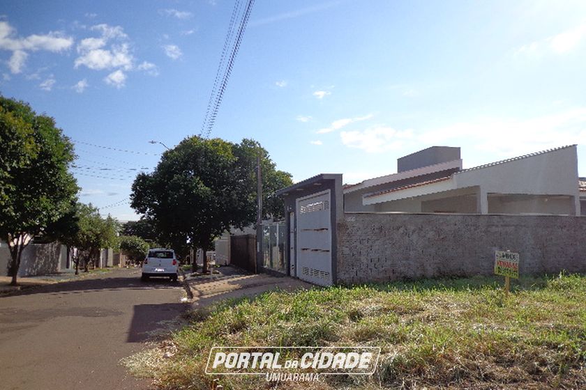 Terreno &agrave; venda - 180m&sup2; - Jardim Oriente