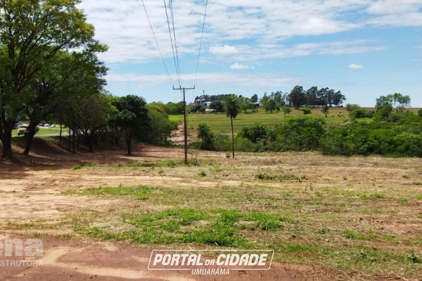 Ch&aacute;cara &agrave; venda - 1600m&sup2; - Centro