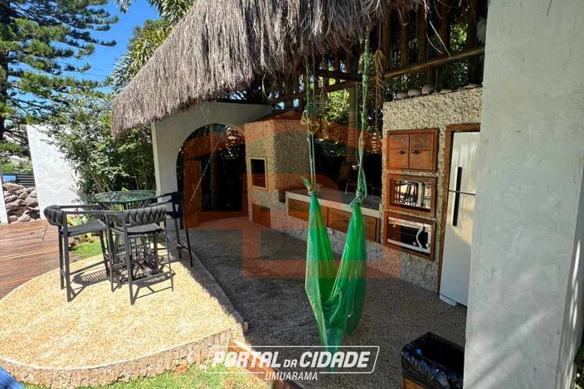 Casa &agrave; venda - 240m&sup2; - Centro