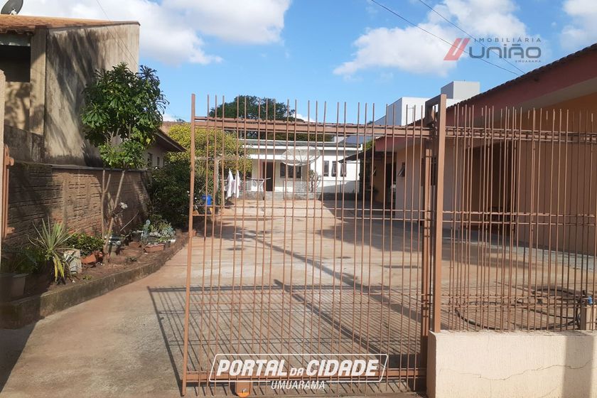 Casa &agrave; venda - 525m&sup2; - Jardim Tropical