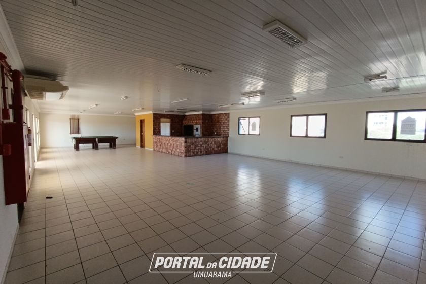 Sal&atilde;o Comercial para alugar - 185m&sup2; - ZONA I