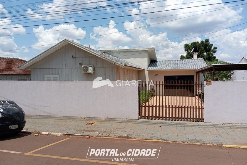 Casa &agrave; venda - 210m&sup2; - CENTRO