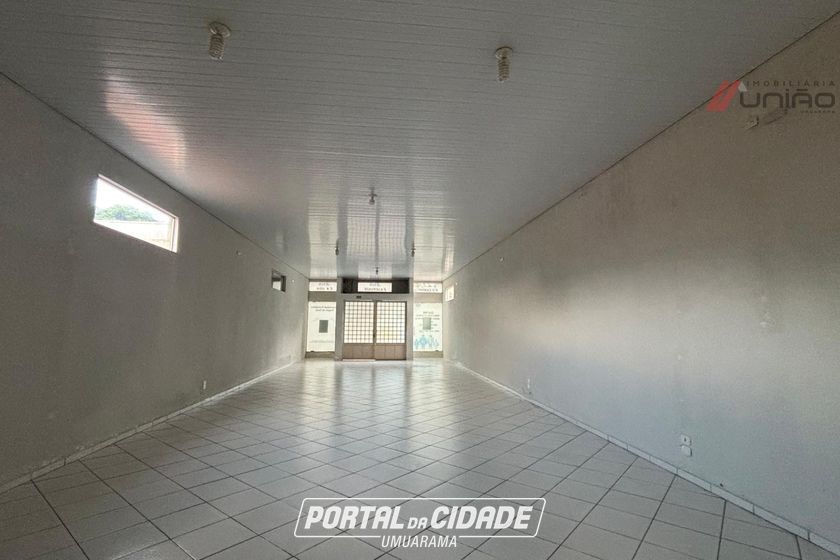 Sal&atilde;o Comercial para alugar - 245m&sup2; - Zona V