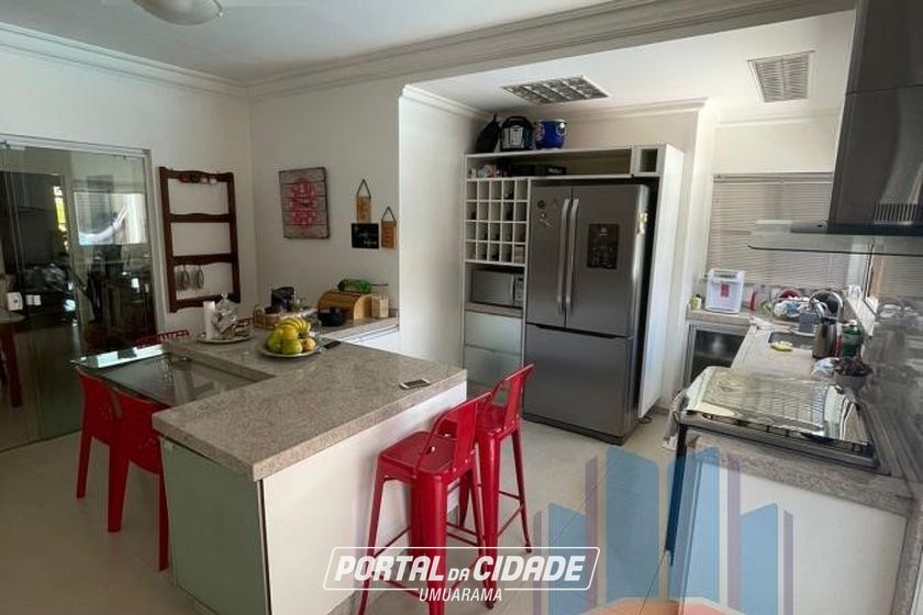 Casa &agrave; venda - 735m&sup2; - Zona Armaz&eacute;m