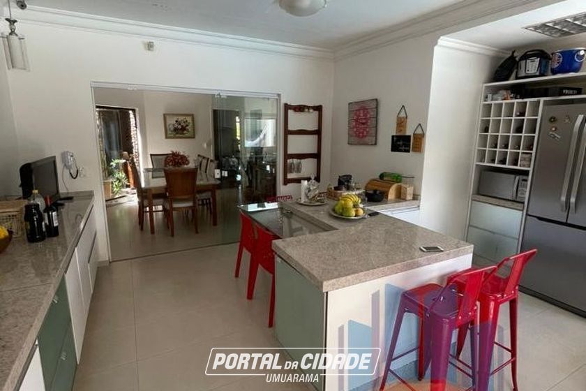 Casa &agrave; venda - 735m&sup2; - Zona Armaz&eacute;m