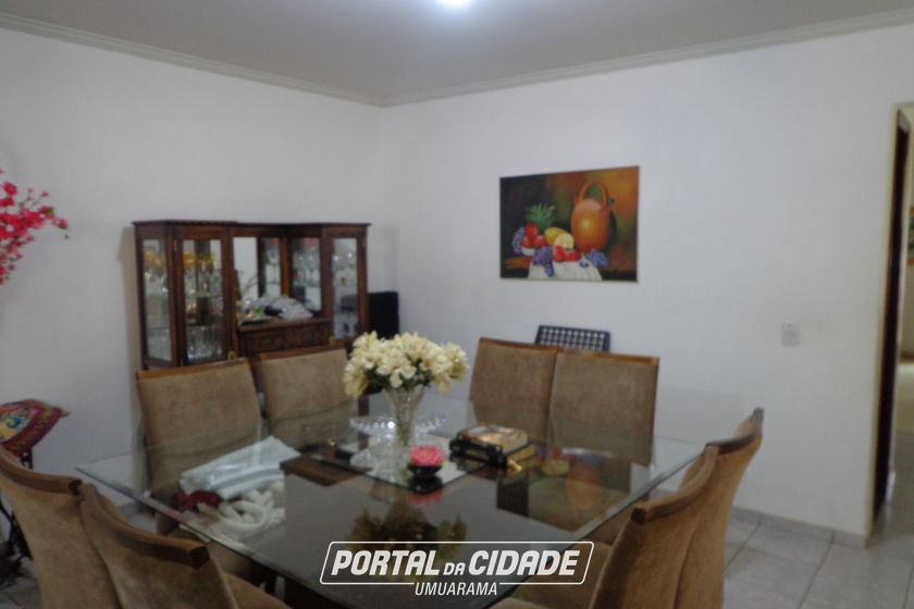 Sobrado &agrave; venda - 247m&sup2; - Zona 2