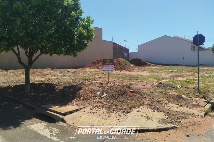 Terreno &agrave; venda - 242m&sup2; - Jardim Janina