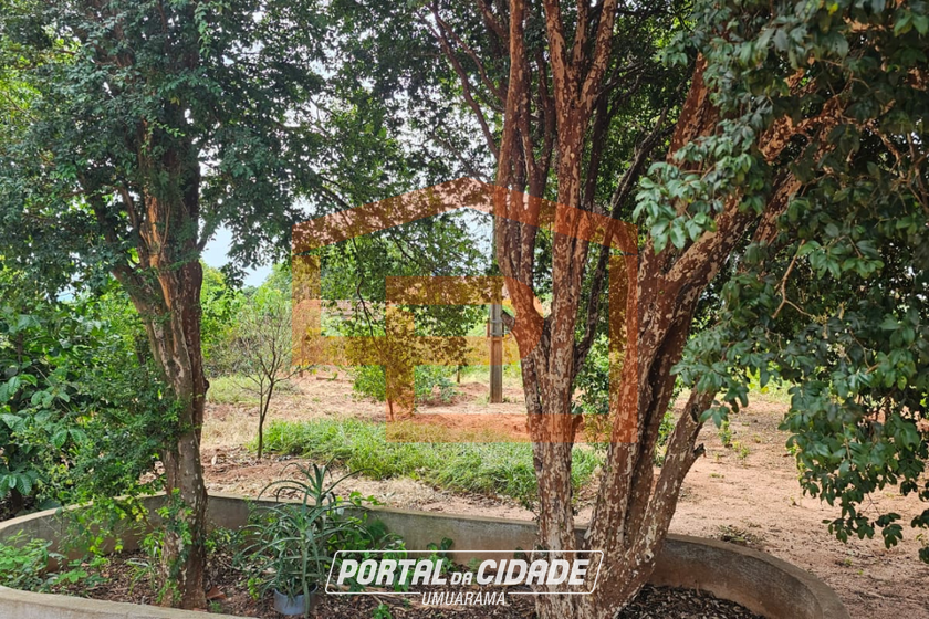 Ch&aacute;cara &agrave; venda - 21000m&sup2; - Zona Rural