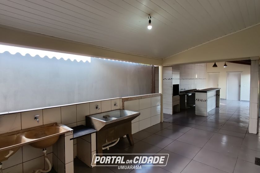 Casa para alugar - 324m&sup2; - ZONA V