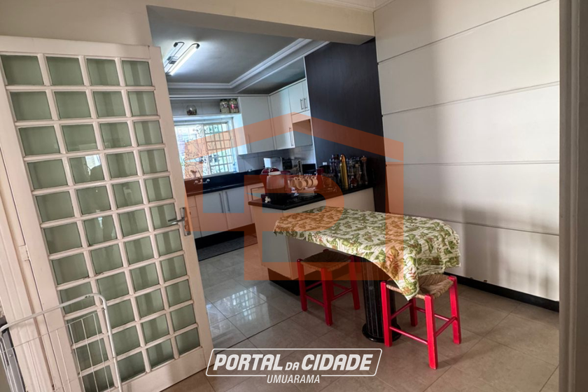 Casa &agrave; venda - 420m&sup2; - Zona I