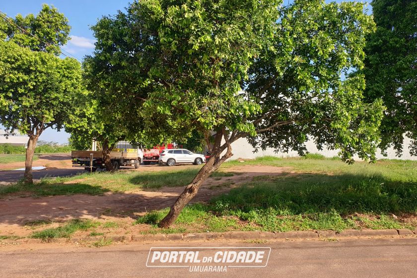 Terreno &agrave; venda - 411m&sup2; - Alto da Paran&aacute;