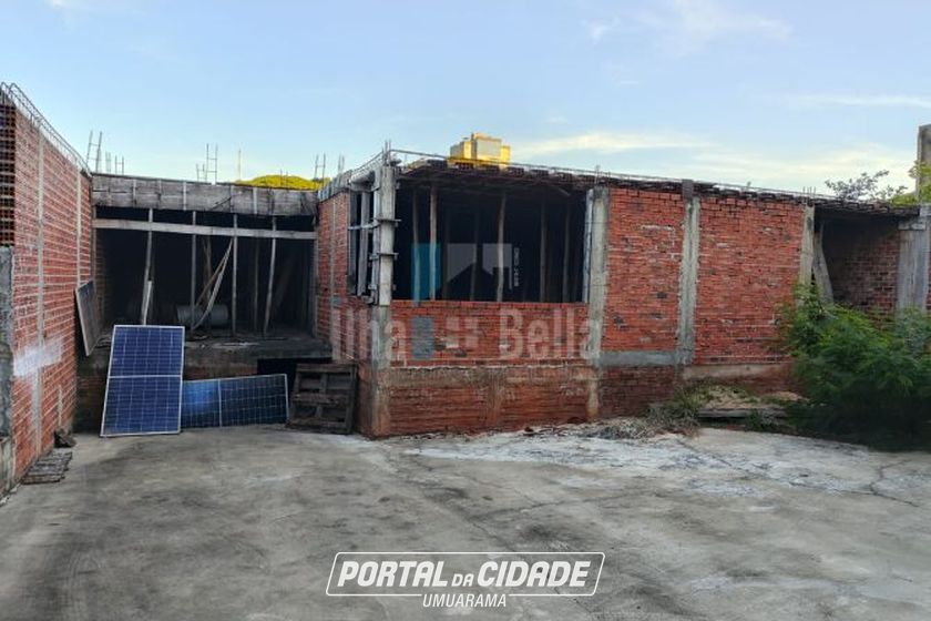 Sal&atilde;o Comercial &agrave; venda - Zona III