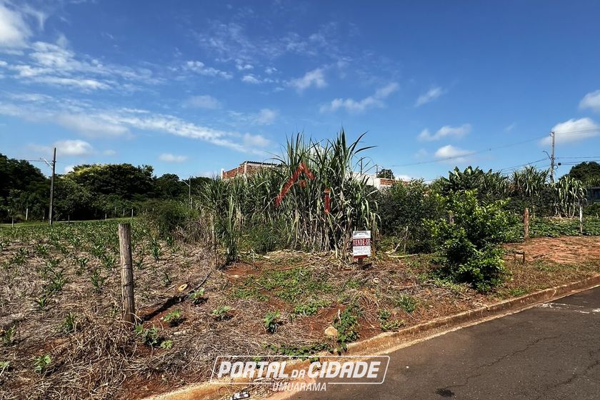 Terreno &agrave; venda - 198m&sup2; - Centro