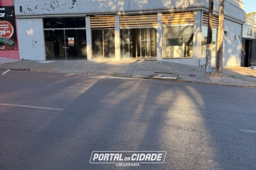 Sal&atilde;o Comercial para alugar - 300m&sup2; - Zona VII