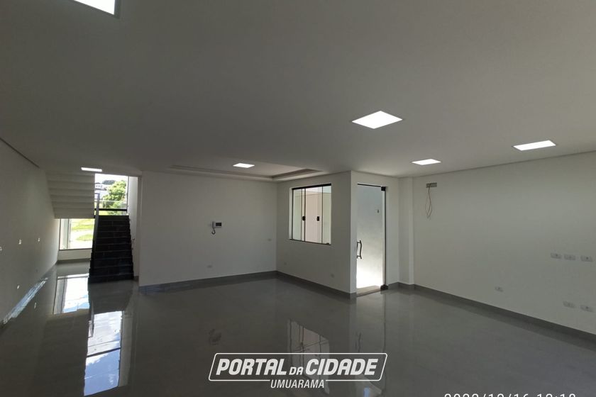 Sobrado &agrave; venda - 200m&sup2; - Jardim Tropical