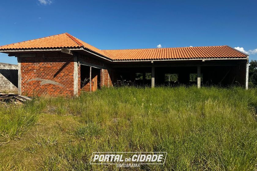 Ch&aacute;cara &agrave; venda - 2500m&sup2; - Condom&iacute;nio de Ch&aacute;caras Lagoa Dourada