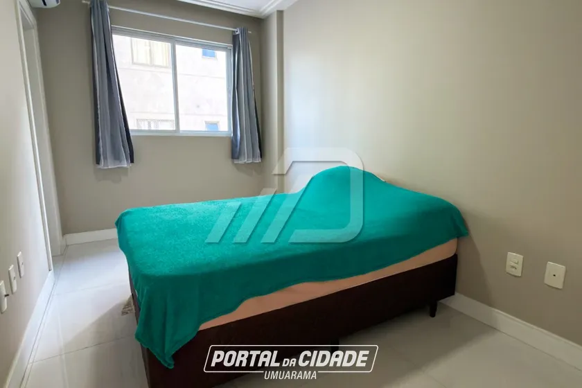 Apartamento &agrave; venda - 120m&sup2; - Meia Praia