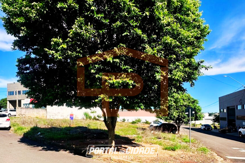 Terreno &agrave; venda - 880m&sup2; - Parque Bandeirantes