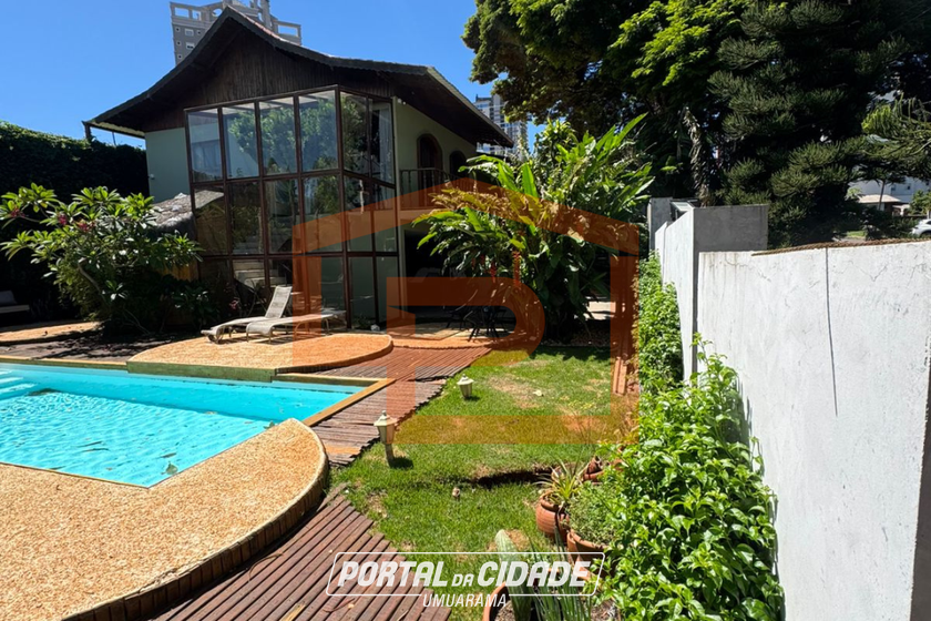 Casa &agrave; venda - 240m&sup2; - Centro
