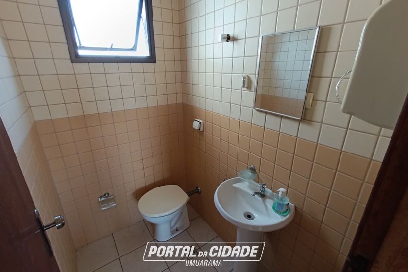 Sal&atilde;o Comercial para alugar - 185m&sup2; - ZONA I