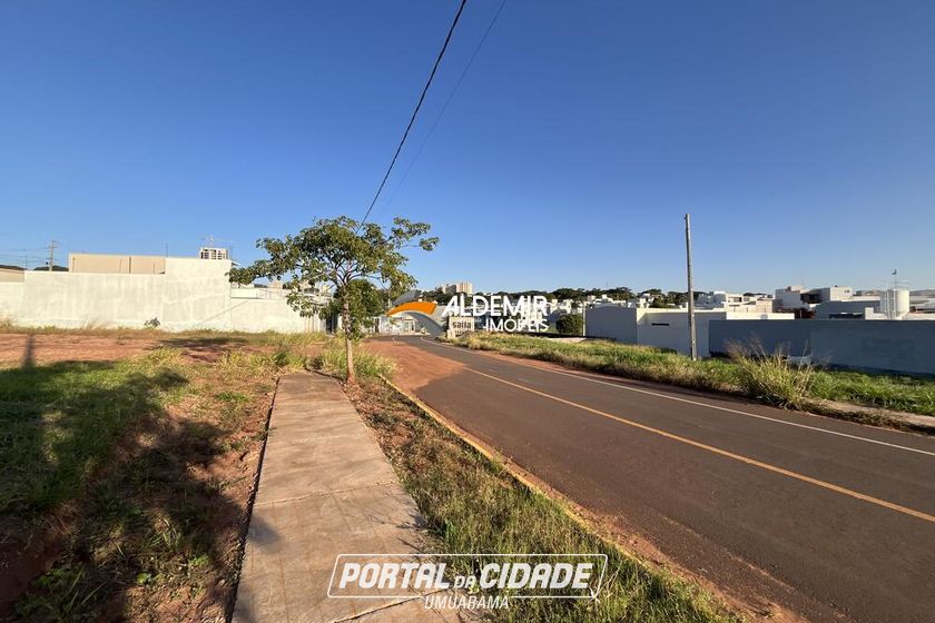 Terreno &agrave; venda - Zona 05