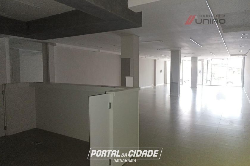 Sal&atilde;o Comercial para alugar - 245m&sup2; - Centro
