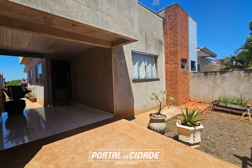 Casa &agrave; venda - 74m&sup2; - CENTRO